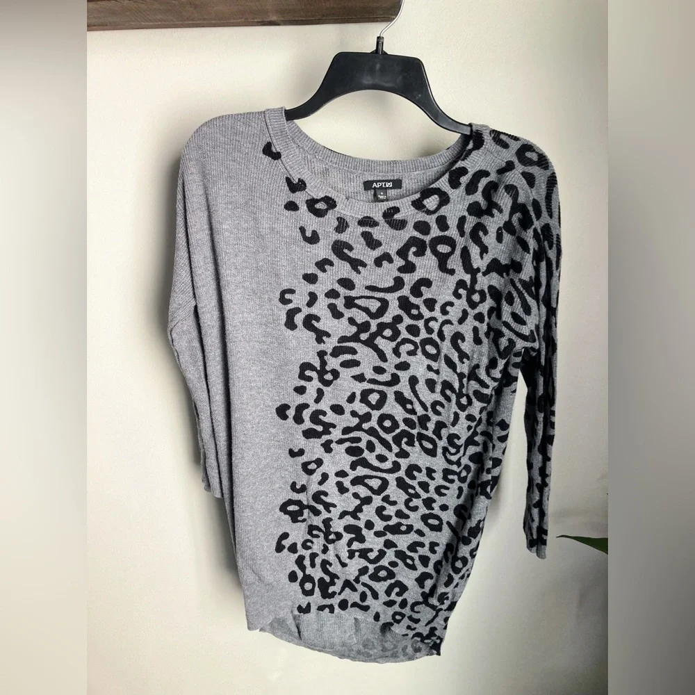 Apt. 9 sweater - Picture 1 of 2